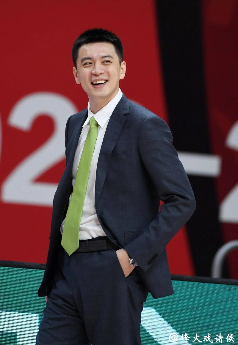 CBA最帅的教练也下课了!辽宁男篮宣布杨鸣因个人身体原因辞职 CBA最帅的教练也下课了!辽宁男篮宣布杨鸣因个人身体原因辞职