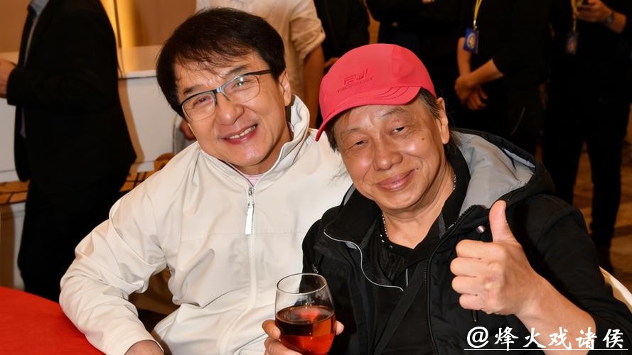 成龙悼念梁小龙：不敢也不愿相信